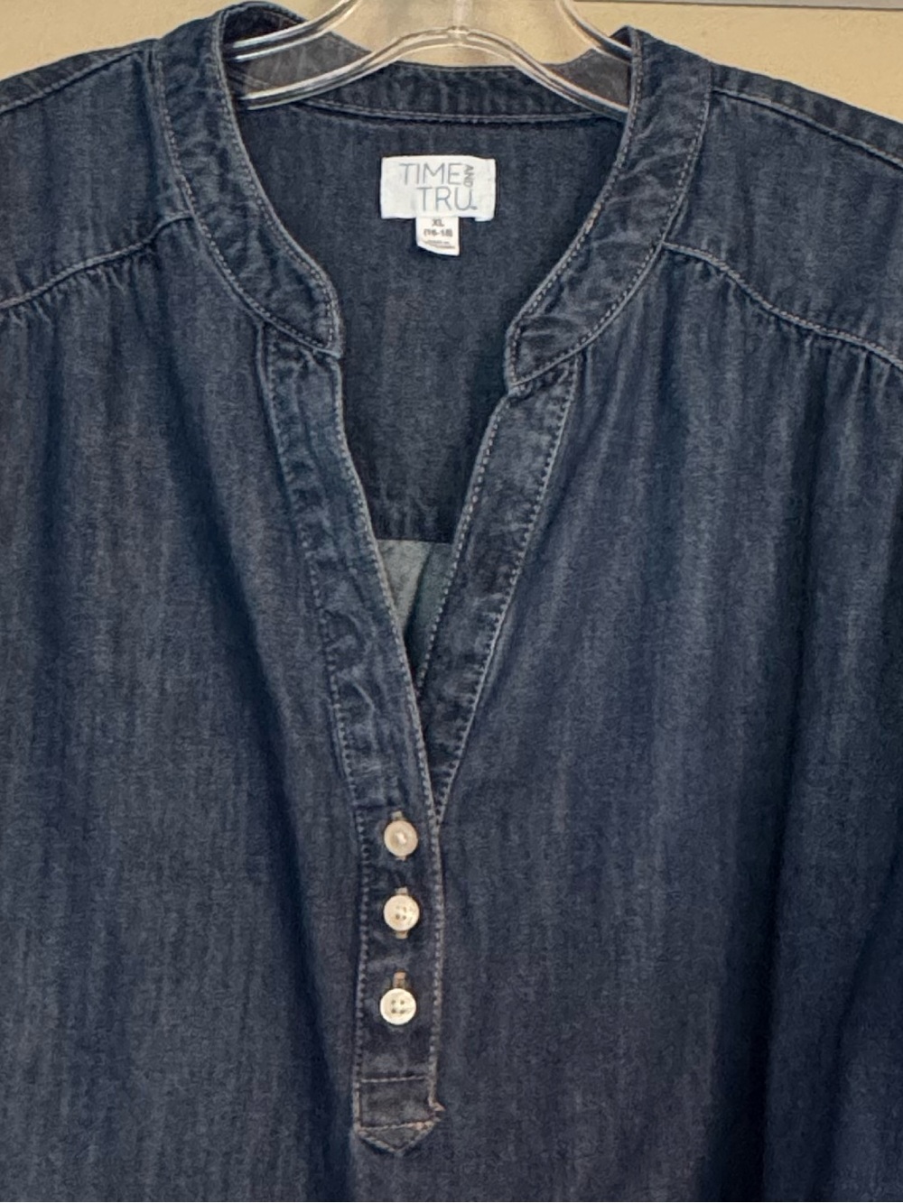 TIME AND TRU Denim Popover Top XL 27” p2p Indigo NWOT - Picture 4 of 10